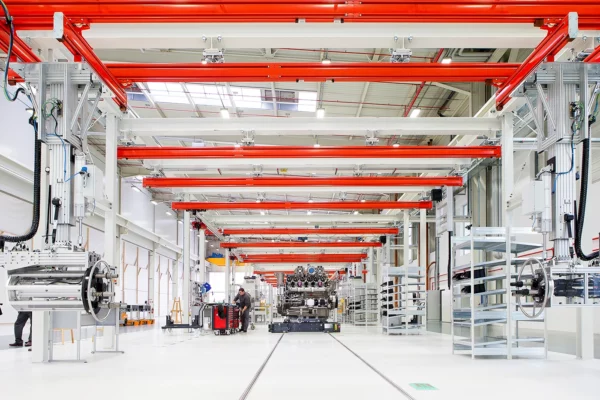 Reportage photographique industriel dans une usine mettant en valeur un environnement de production.